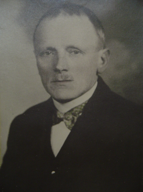founder of kolibri brush factory Karl Feurer founder of kolibri brush factory Karl Feurer established 1898 our company in Bechhofen, Bavaria, Germany